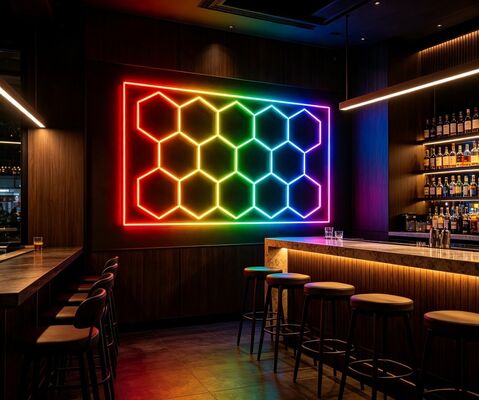 Хорошая цена Светодиодный шестиугольный светильник 14 шестиугольников RGB с дистанционным управлением, потолочный светильник в виде сот 24 В IP20, идеальное освещение для спортзала, салона, гаража, бара, атмосферы Онлайн